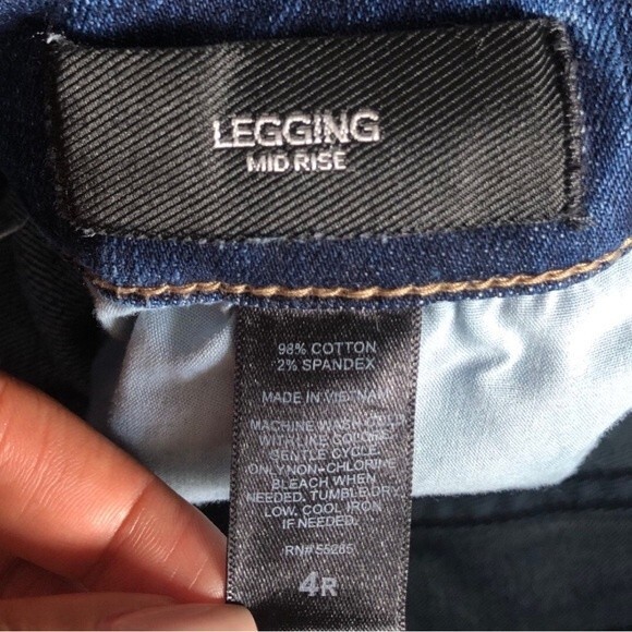 Express Jeans Distressed Darkwash Mid-Rise Legging Denim Jeans - Picture 5 of 5